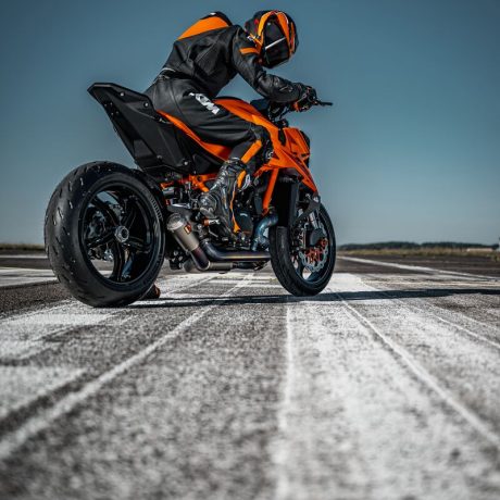 554250_MY24 KTM 1390 SUPER DUKE R_Static_Static_STATIC_02_STATIC_Static
